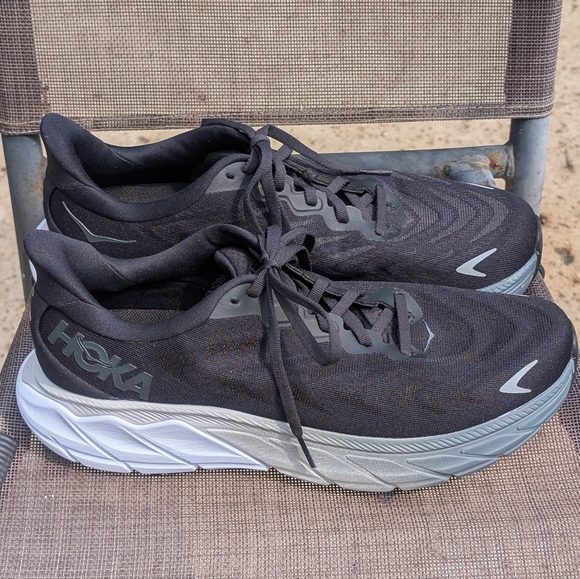 HOKA Arahi 6 Men\'s Size 8D.  Like New Condition. main image 12